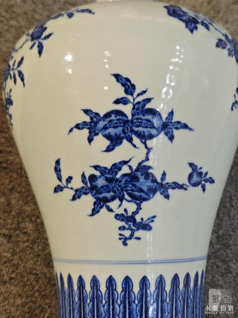 清乾隆 青花折枝花果纹梅瓶 - 图11